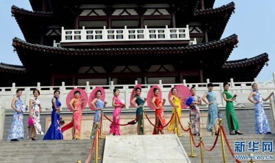 逾30名"旗袍美女"夏邑秀旗袍 滿(mǎn)屏都是腿