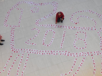 濟南剪紙藝人剪2018只“旺旺狗”迎新年