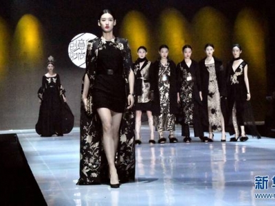 大學(xué)生時(shí)裝周暨國際青年時(shí)尚文化創(chuàng  )意周”在鄭州開(kāi)幕