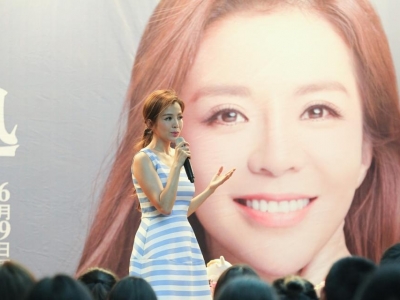 CCTV央視主持人朱迅鄭州購書(shū)中心見(jiàn)面會(huì )