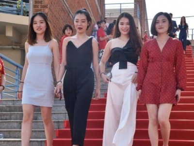 2018畢業(yè)季中國傳媒畢業(yè)生齊聚走紅毯