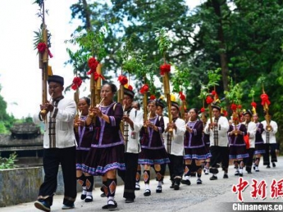 廣西龍勝:侗寨“百家宴” 共敘鄰里情