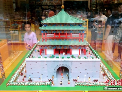 西安:5萬(wàn)多塊樂(lè )高積木打造“真彩兵馬俑”