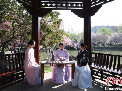 南京古裝美女會(huì )享莫愁湖海棠花會(huì )享