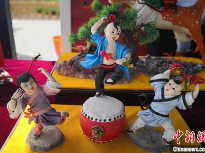 甘肅“90后”女孩現場(chǎng)制作面塑栩栩如生 造型多變